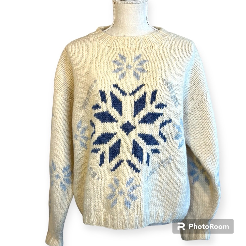 LLBean vintage wool‎ women’s size medium snowflake crewneck sweater